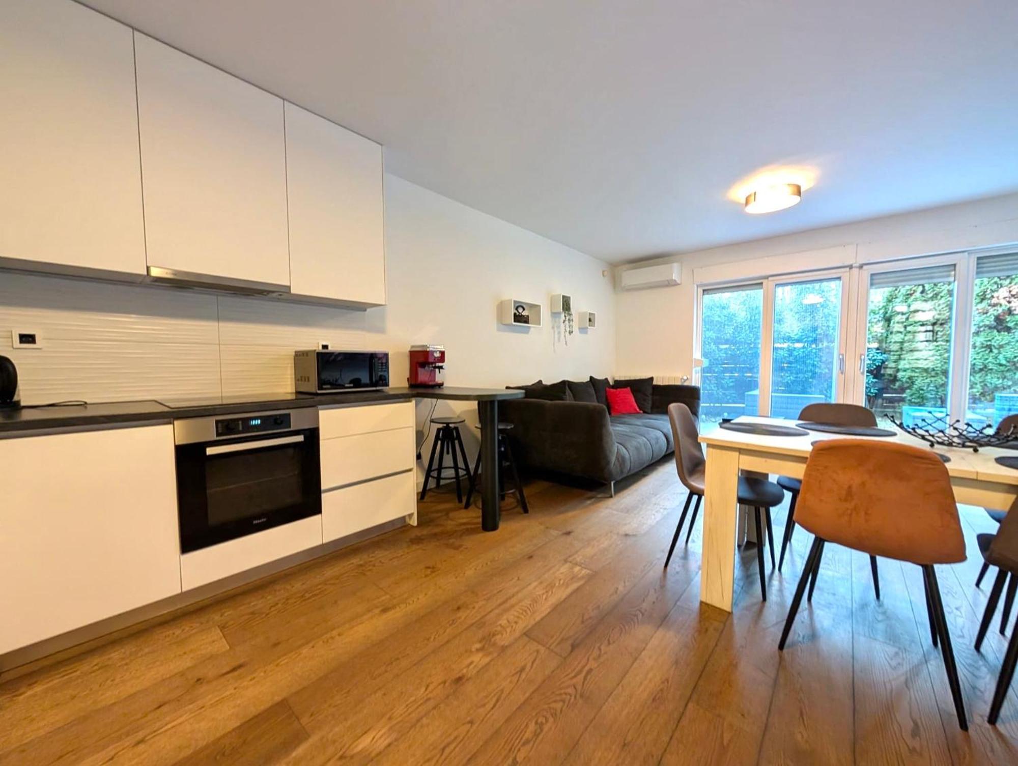 Quaint Townhome W Forest View Appartamento *